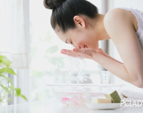 换季好烦恼，“夜间肌肤充电”少不了