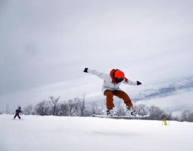 想去滑雪场燃烧卡路里 首选滑雪场锁定这几家