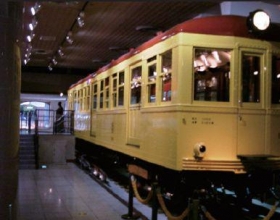 地铁，就是日本人生活轨迹最清晰的素描。