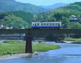 狂刷《铃芽之旅》 集齐了比电影更治愈的打卡点