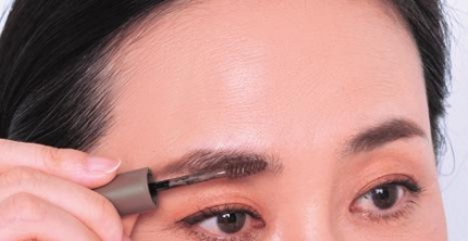 如何看起来更年轻？用化妆将烦恼的肌肤问题全部隐藏！妆容